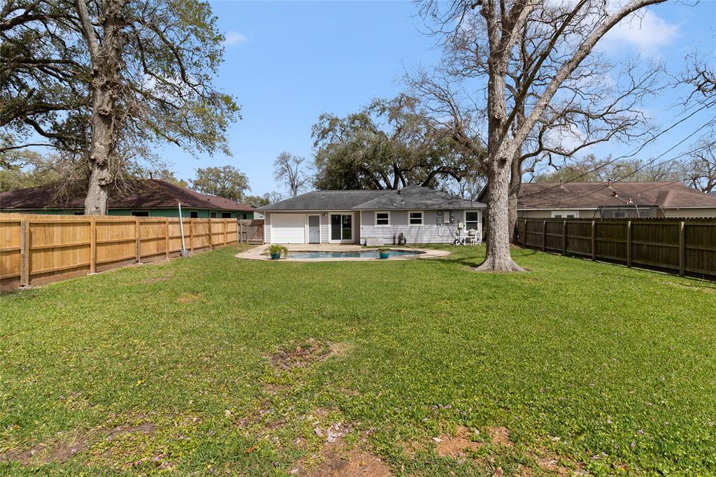 526 Wisteria St, Lake Jackson, Texas image 22
