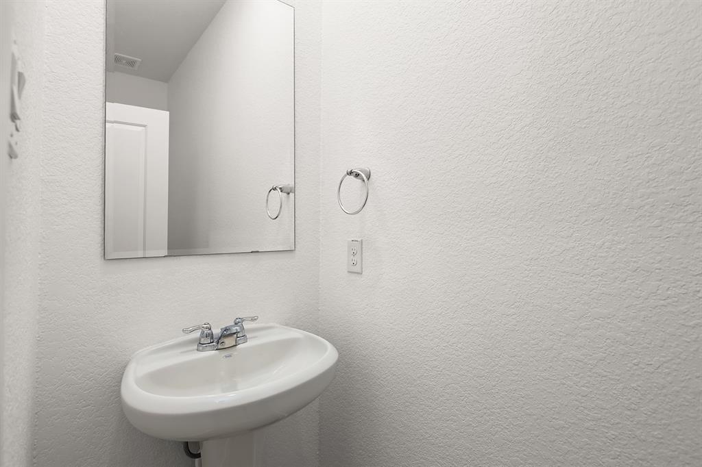 13017 Sapphire Lake Lane, Texas City, Texas image 21