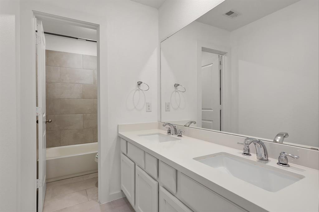 13017 Sapphire Lake Lane, Texas City, Texas image 26