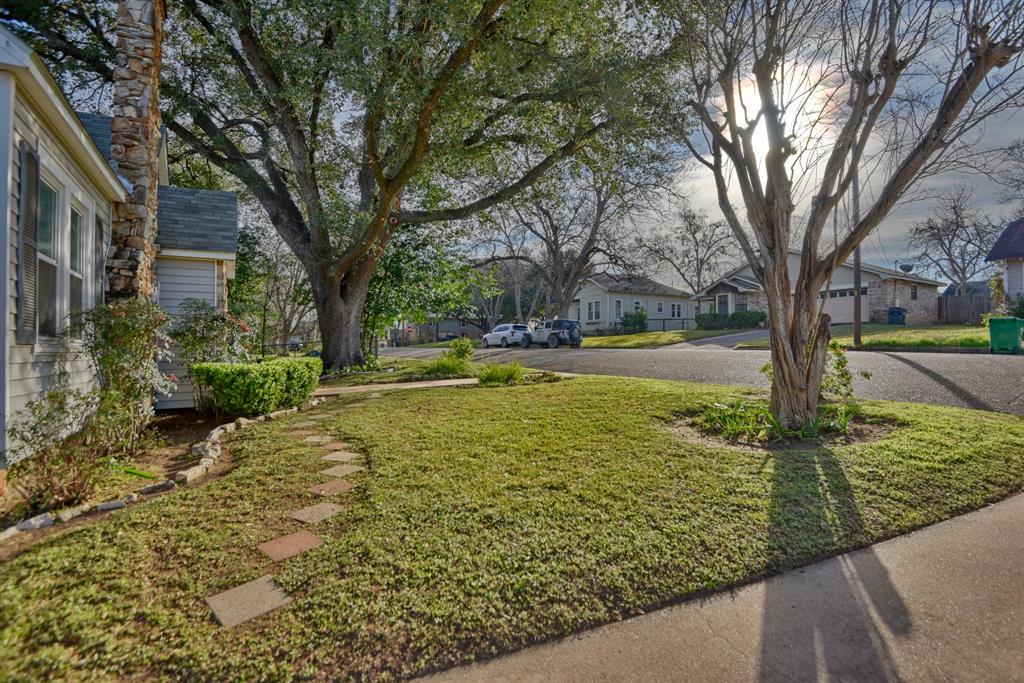 103 E Val Verde St, Brenham, Texas image 4