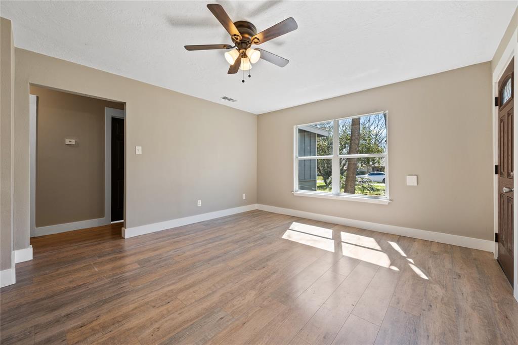 1106 Cowan Avenue, Conroe, Texas image 18