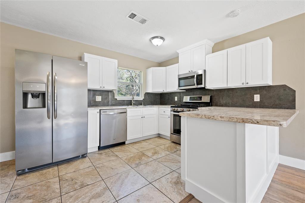 1106 Cowan Avenue, Conroe, Texas image 6