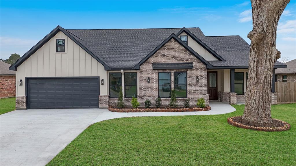 443 Wellshire Drive, West Columbia, Texas image 2