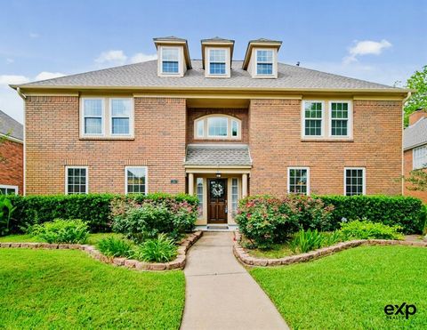 5 Regents Park Sugar Land TX 77479