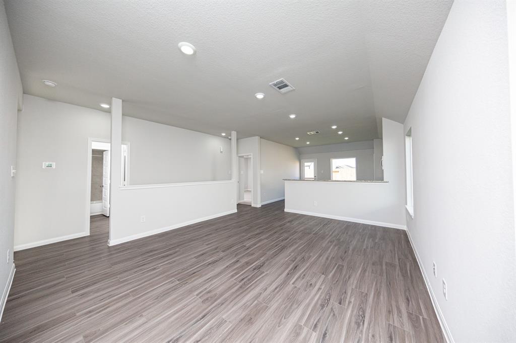 8106 Vanilla Orchid Drive, Houston, Texas image 4