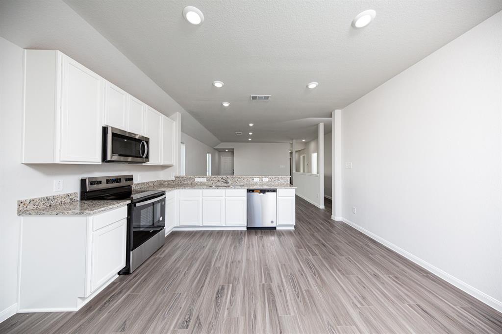 8106 Vanilla Orchid Drive, Houston, Texas image 6