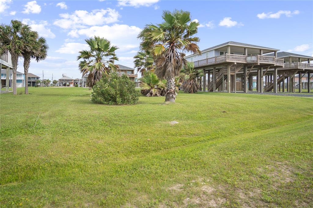 4411 Strand Avenue, Crystal Beach, Texas image 9