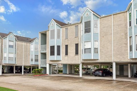 Photo of 18617 Egret Bay Blvd Blvd #318, Houston, TX 77058 (MLS # 41649347)