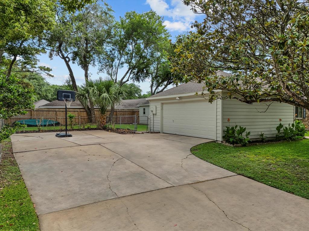 618 Forest Lake Drive, Seabrook, Texas image 37