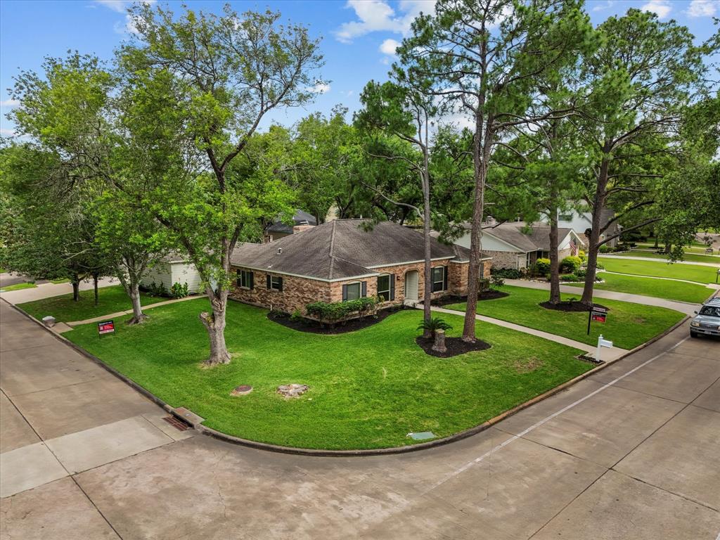 618 Forest Lake Drive, Seabrook, Texas image 3