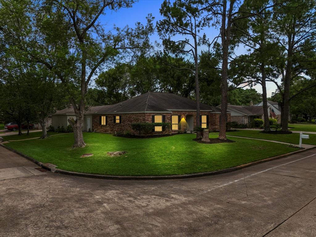 618 Forest Lake Drive, Seabrook, Texas image 2