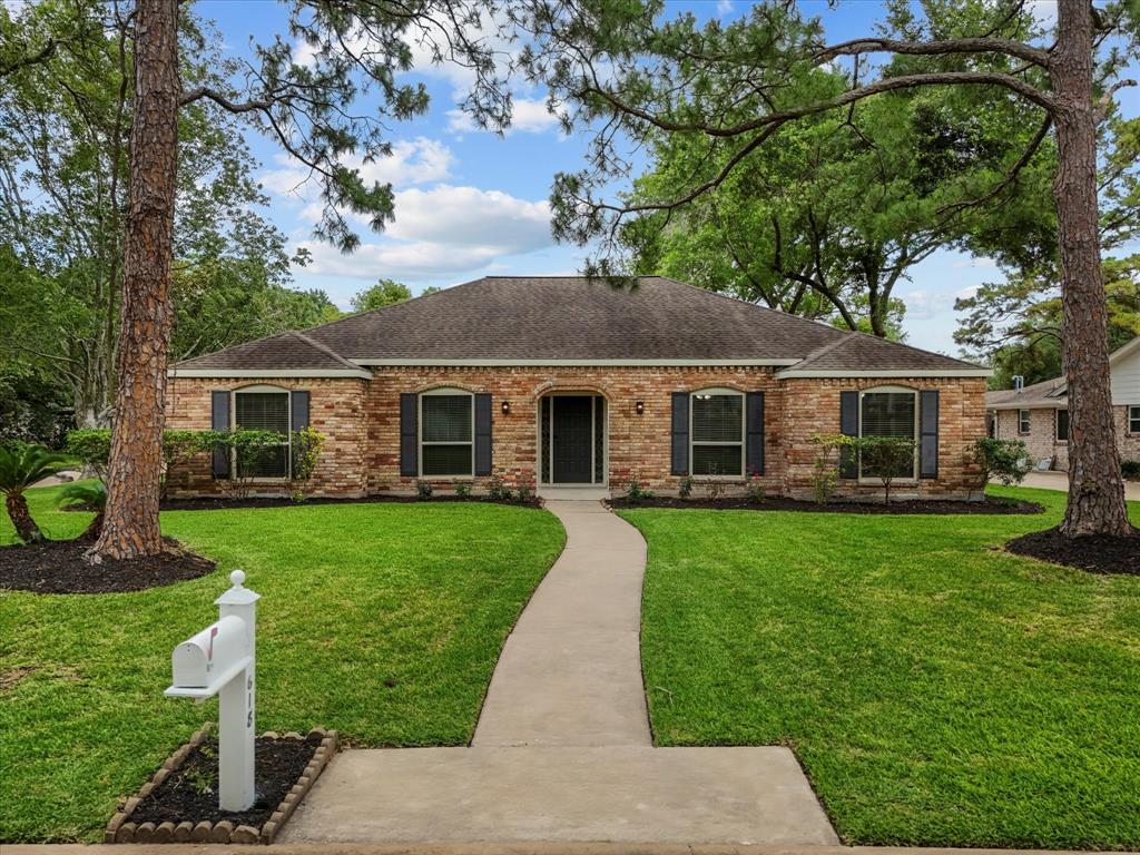 618 Forest Lake Drive, Seabrook, Texas image 1