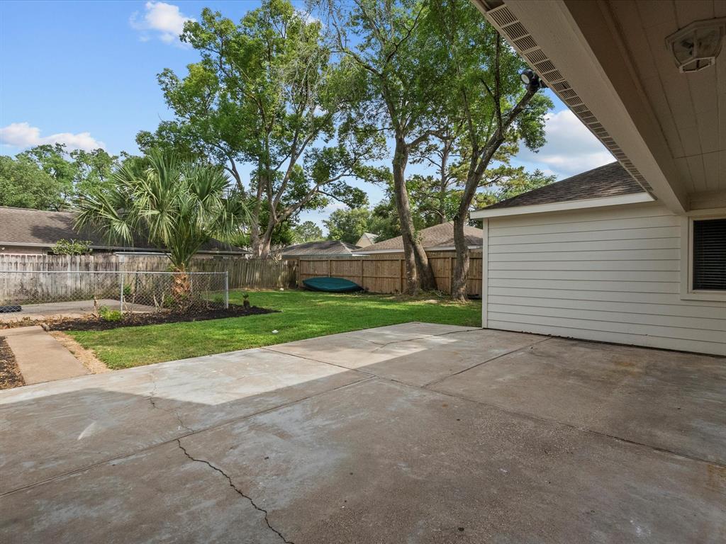 618 Forest Lake Drive, Seabrook, Texas image 33