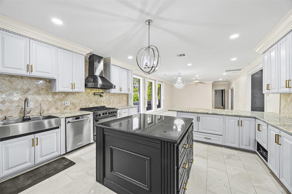 509 Joan Of Arc Drive, Hempstead, Texas image 8