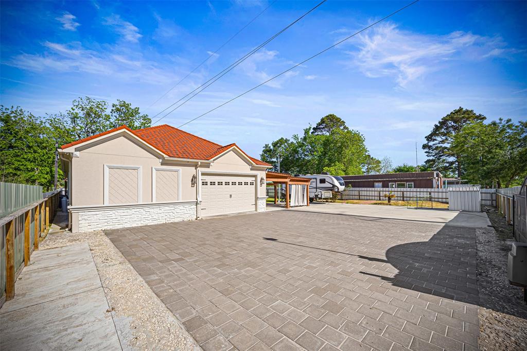 509 Joan Of Arc Drive, Hempstead, Texas image 2