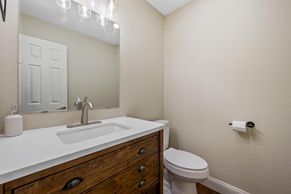 899 Whisperwood Drive, Onalaska, Texas image 17