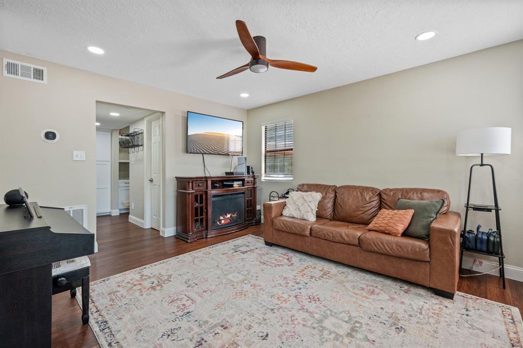 899 Whisperwood Drive, Onalaska, Texas image 16