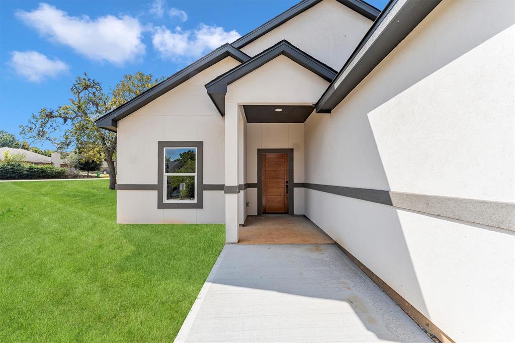 1005 Lake View Drive