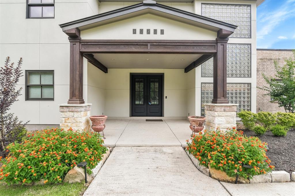 19727 Country Lake Drive