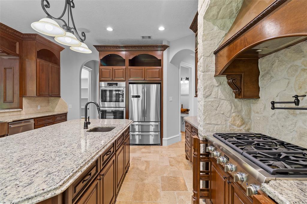 106 Texas Grand Circle, Huntsville, Texas image 8