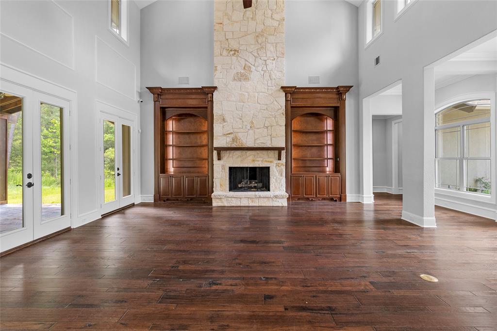 106 Texas Grand Circle, Huntsville, Texas image 5