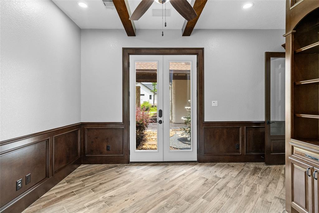 106 Texas Grand Circle, Huntsville, Texas image 18