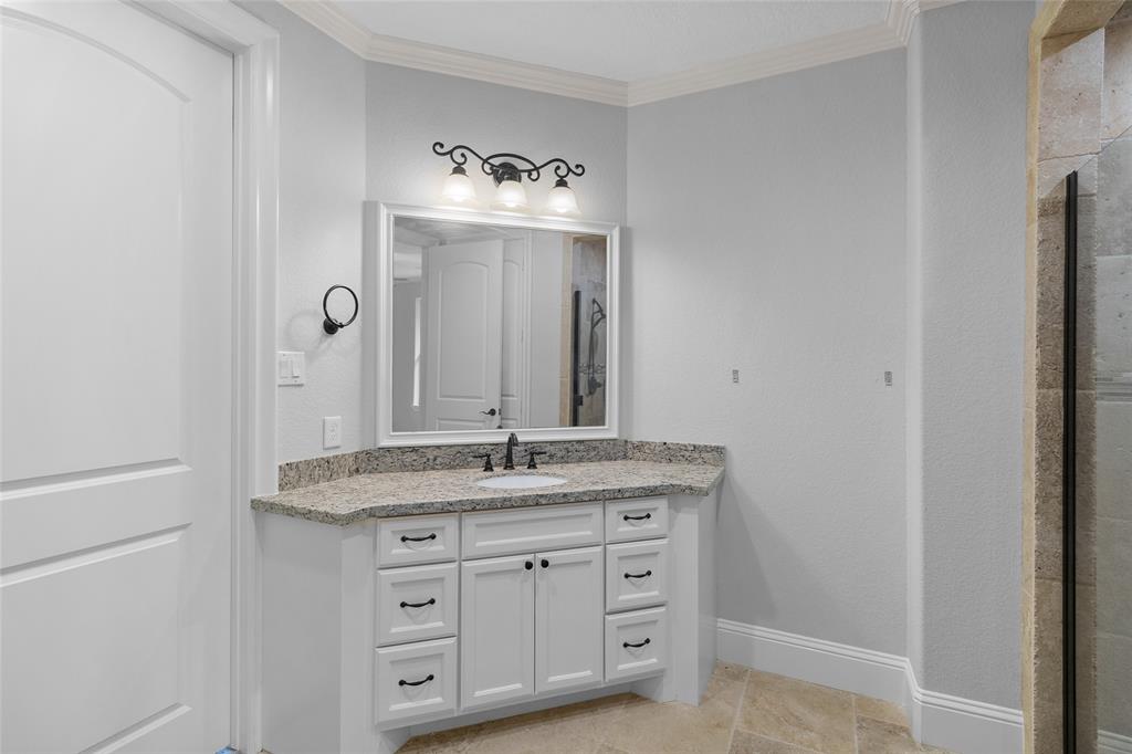 106 Texas Grand Circle, Huntsville, Texas image 37