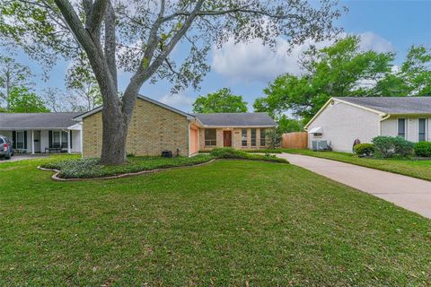Single Family Residence in Houston TX 16002 Buccaneer Lane.jpg