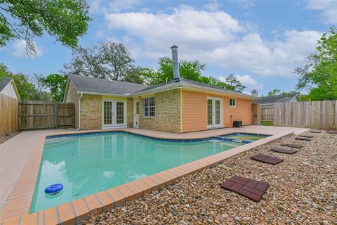 Single Family Residence in Houston TX 16002 Buccaneer Lane 5.jpg