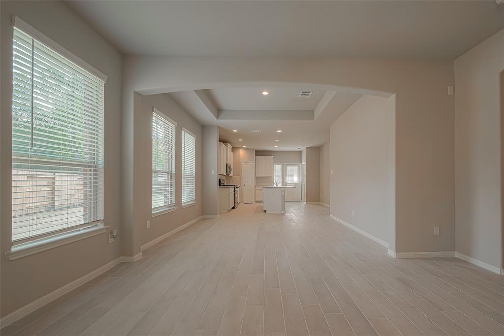 212 Emerald Thicket Lane, Huffman, Texas image 2