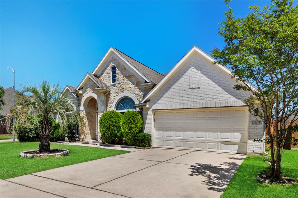 22022 Bridgestone Hawk Court, Spring, Texas image 3