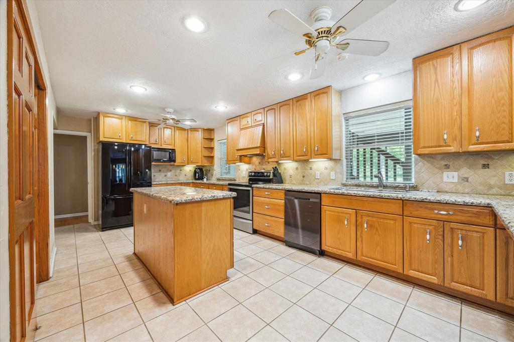 97 El Dorado Drive, Friendswood, Texas image 11