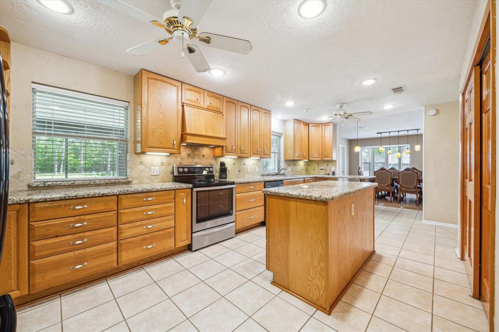 97 El Dorado Drive, Friendswood, Texas image 12