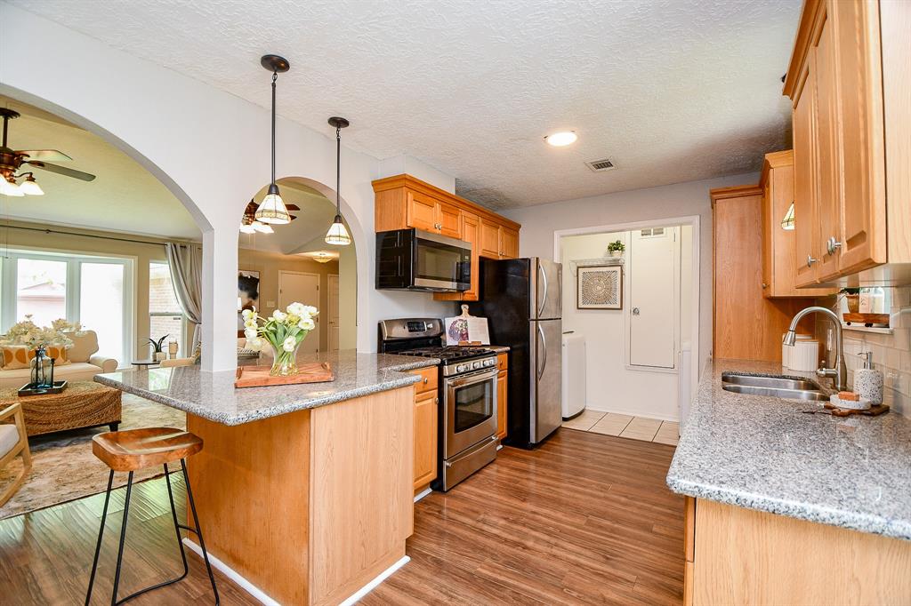 1022 Western Hills Drive, Katy, Texas image 12