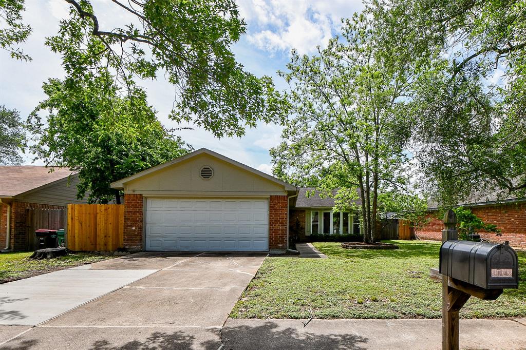 1022 Western Hills Drive, Katy, Texas image 2