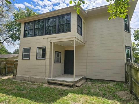 A home in Hallettsville