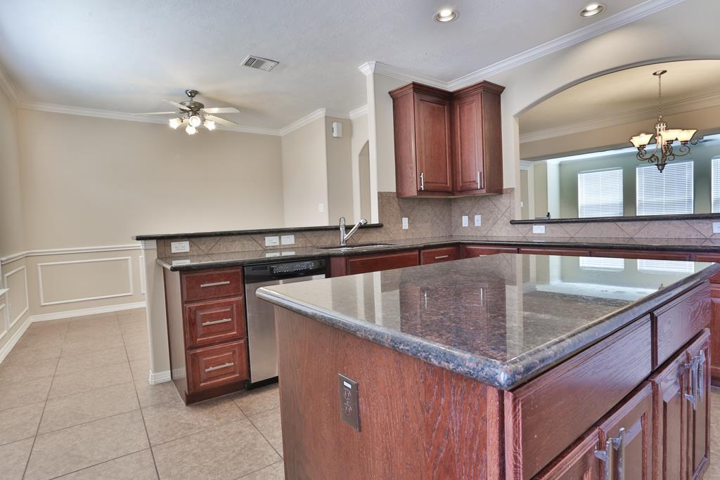 3431 Skyline Village Drive, Houston, Texas image 12