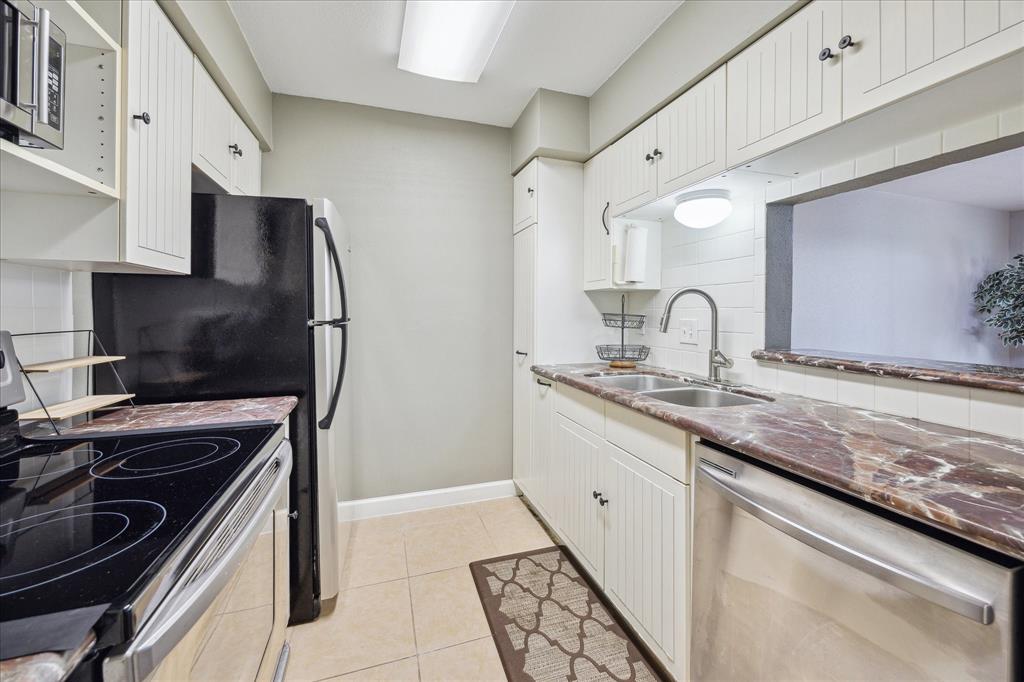 4631 Wild Indigo Street #571, Houston, Texas image 3