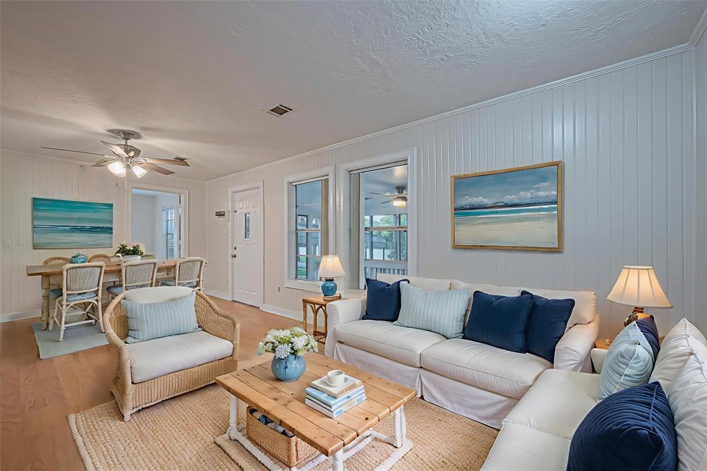 1372 W Pine Lake Circle