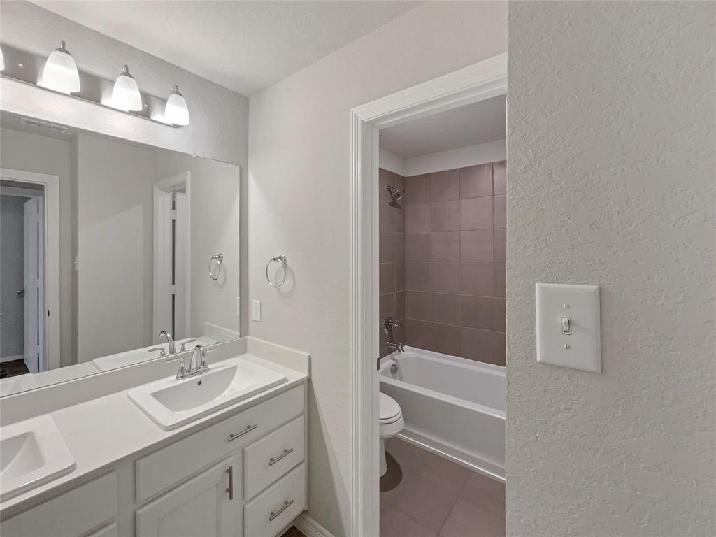8022 Scanlan Trace, Missouri City, Texas image 7