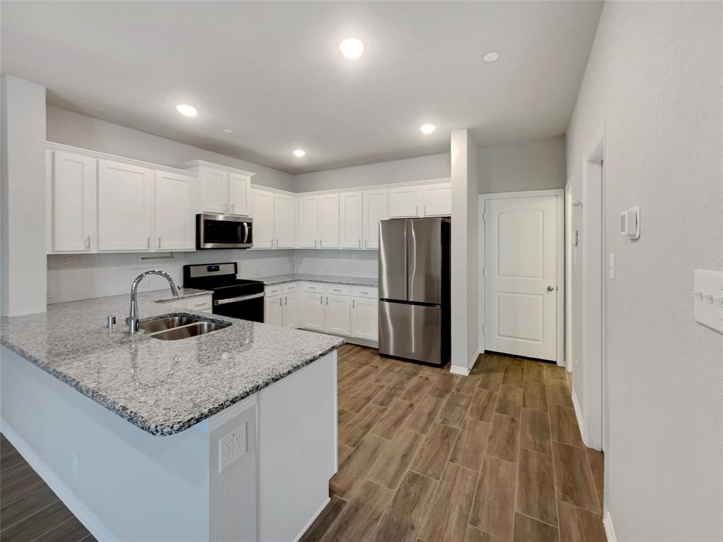 8022 Scanlan Trace, Missouri City, Texas image 11