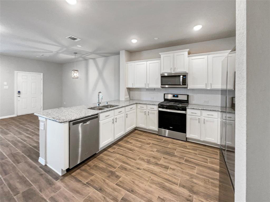 8022 Scanlan Trace, Missouri City, Texas image 6
