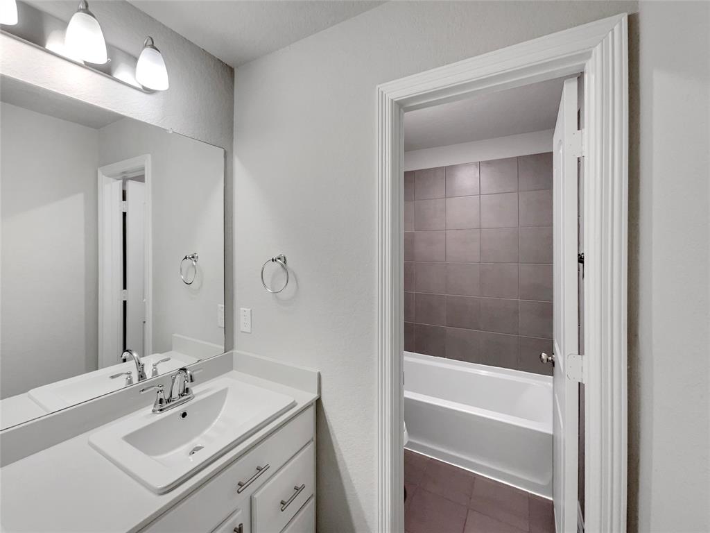 8022 Scanlan Trace, Missouri City, Texas image 18