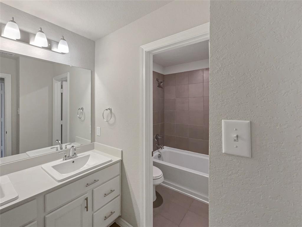 8022 Scanlan Trace, Missouri City, Texas image 17