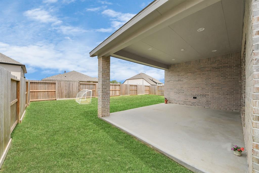 12310 Grassy Bend Drive, Mont Belvieu, Texas image 25