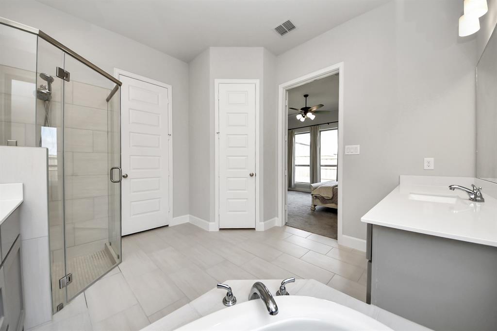 12310 Grassy Bend Drive, Mont Belvieu, Texas image 17