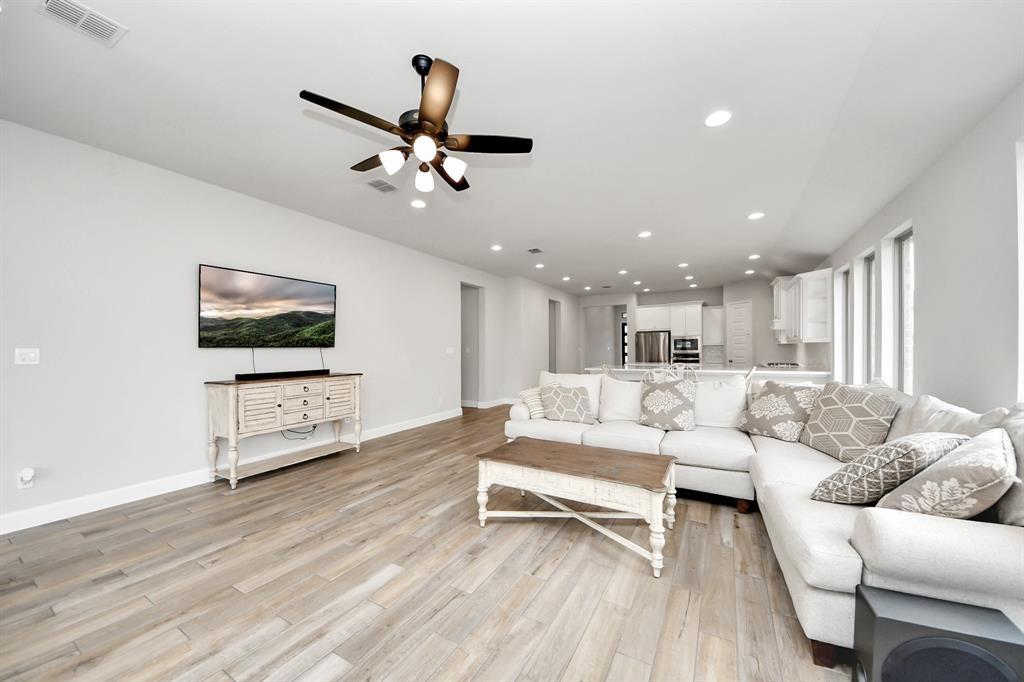 12310 Grassy Bend Drive, Mont Belvieu, Texas image 12