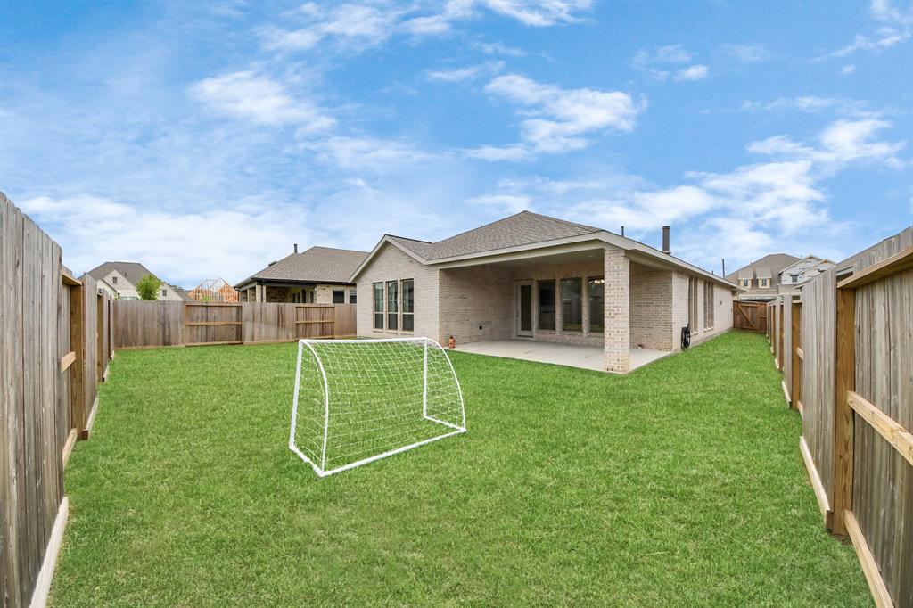 12310 Grassy Bend Drive, Mont Belvieu, Texas image 26