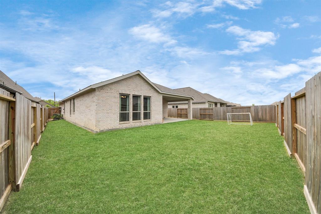 12310 Grassy Bend Drive, Mont Belvieu, Texas image 28