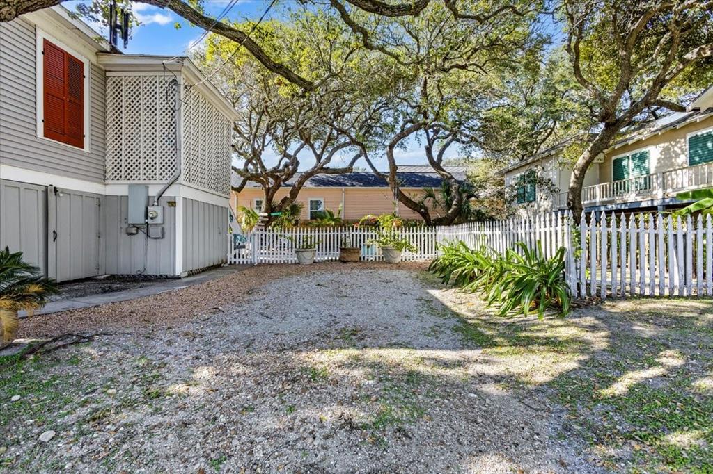 1302 Avenue M 1/2, Galveston, Texas image 23